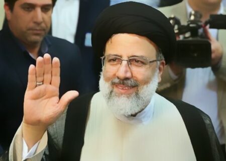 حضرت آیت‌الله رئیسی به صحنه آمد / آمده ام تا با کمک همه مردم، دولتی مردمی برای ایرانی قوی تشکیل دهم