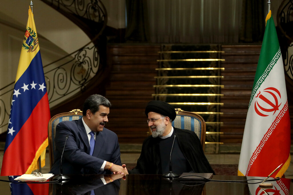 امضای اسناد راهبردی ۲۰ ساله ایران و ونزوئلا | رئیسی: پرواز تهران – کاراکاس زمینه خوبی برای همکاری دو کشور است
